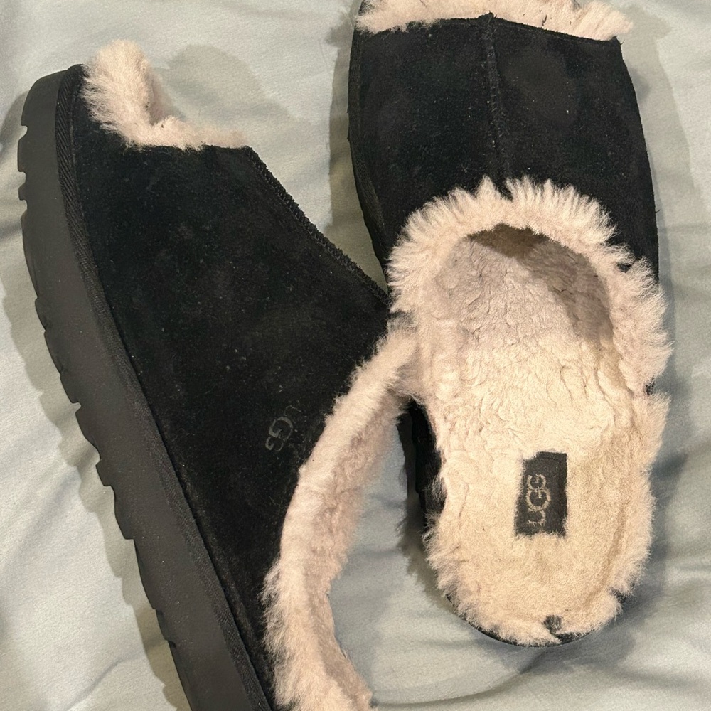 UGG Women's Black and Tan Cozy Slippers